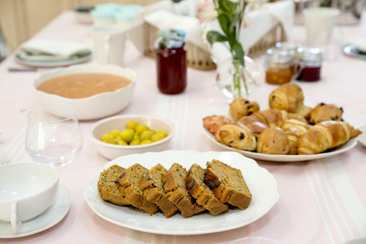 Une Odeur De Tilleul Montbrison Εξωτερικό φωτογραφία